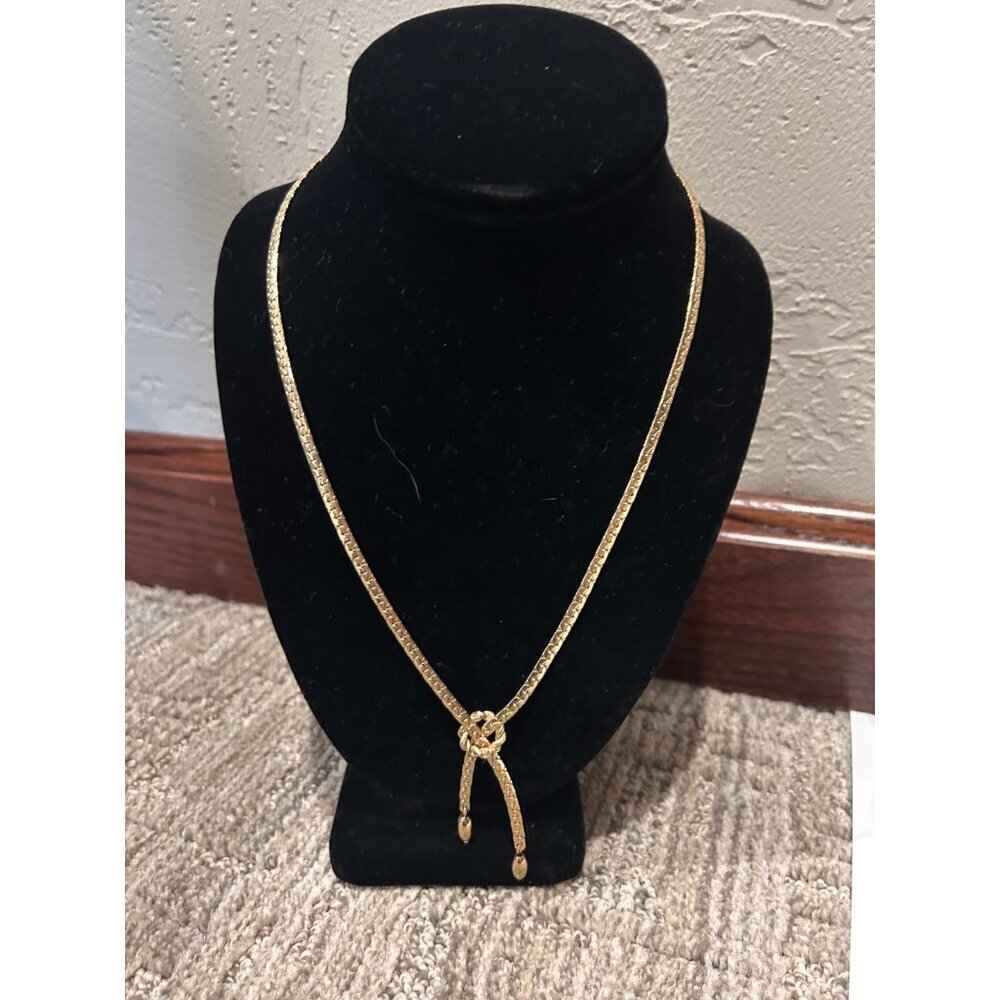 SARAH COVENTRY LARIAT STYLE FLAT CURB GOLD CHAIN LOVERS KNOT PENDANT NECKLACE EU - Picture 4 of 8